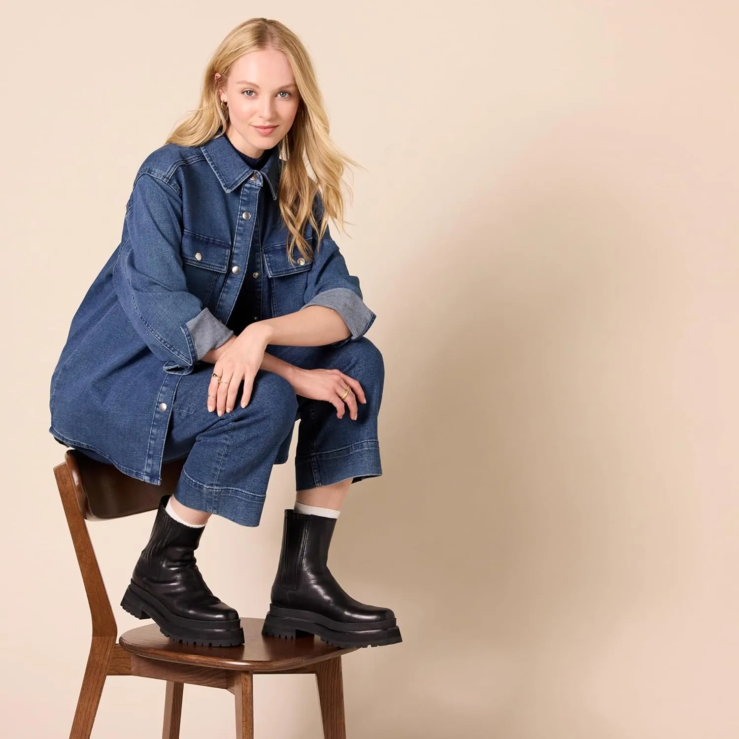 Amazon Essentials Women's Oversized-Fit Heavyweight Denim Shirt Jacket