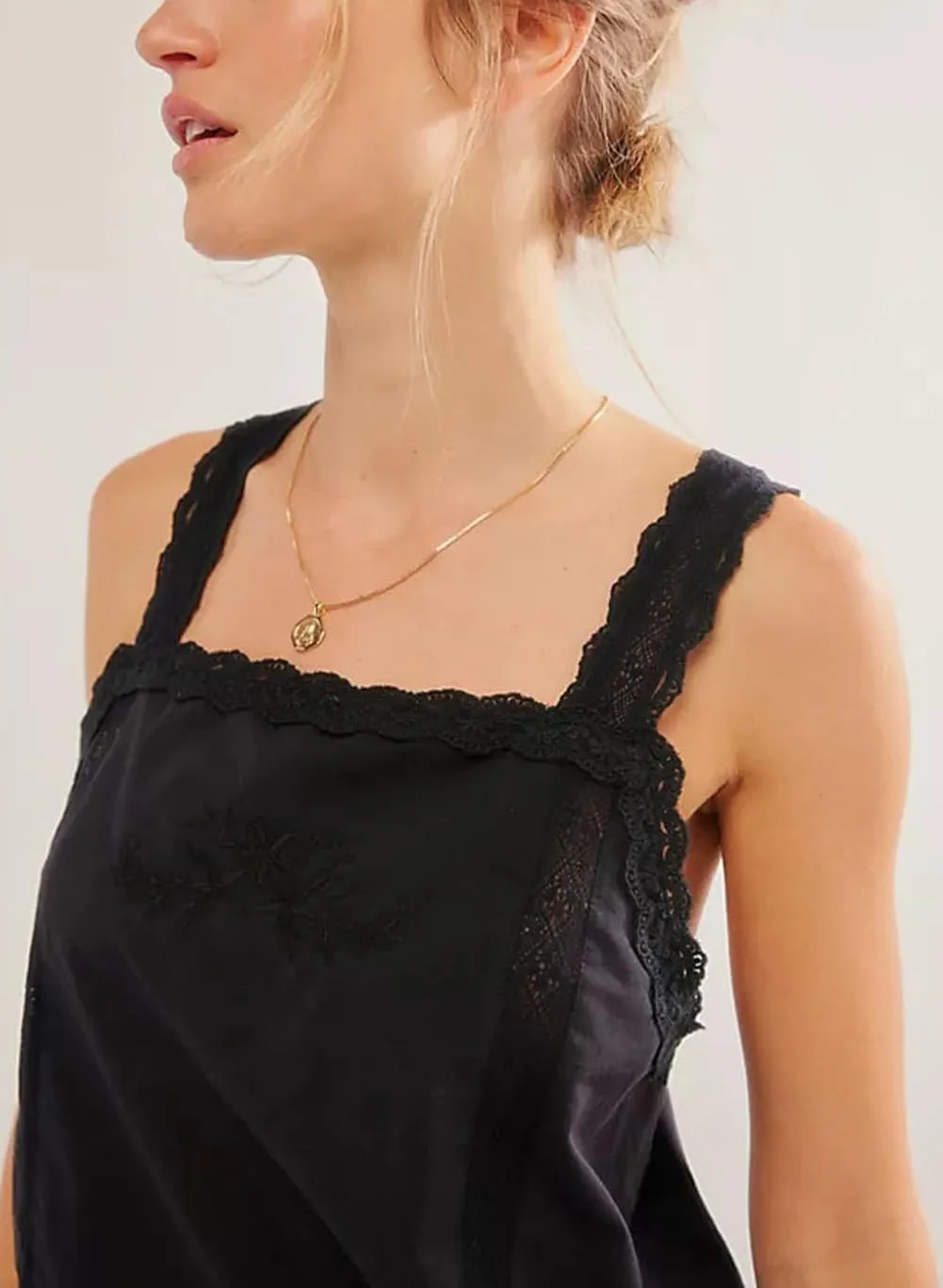 CHARTOU Women Cute Cami Tops Lace Embroidered Sleeveless Camisole Tank Shirt