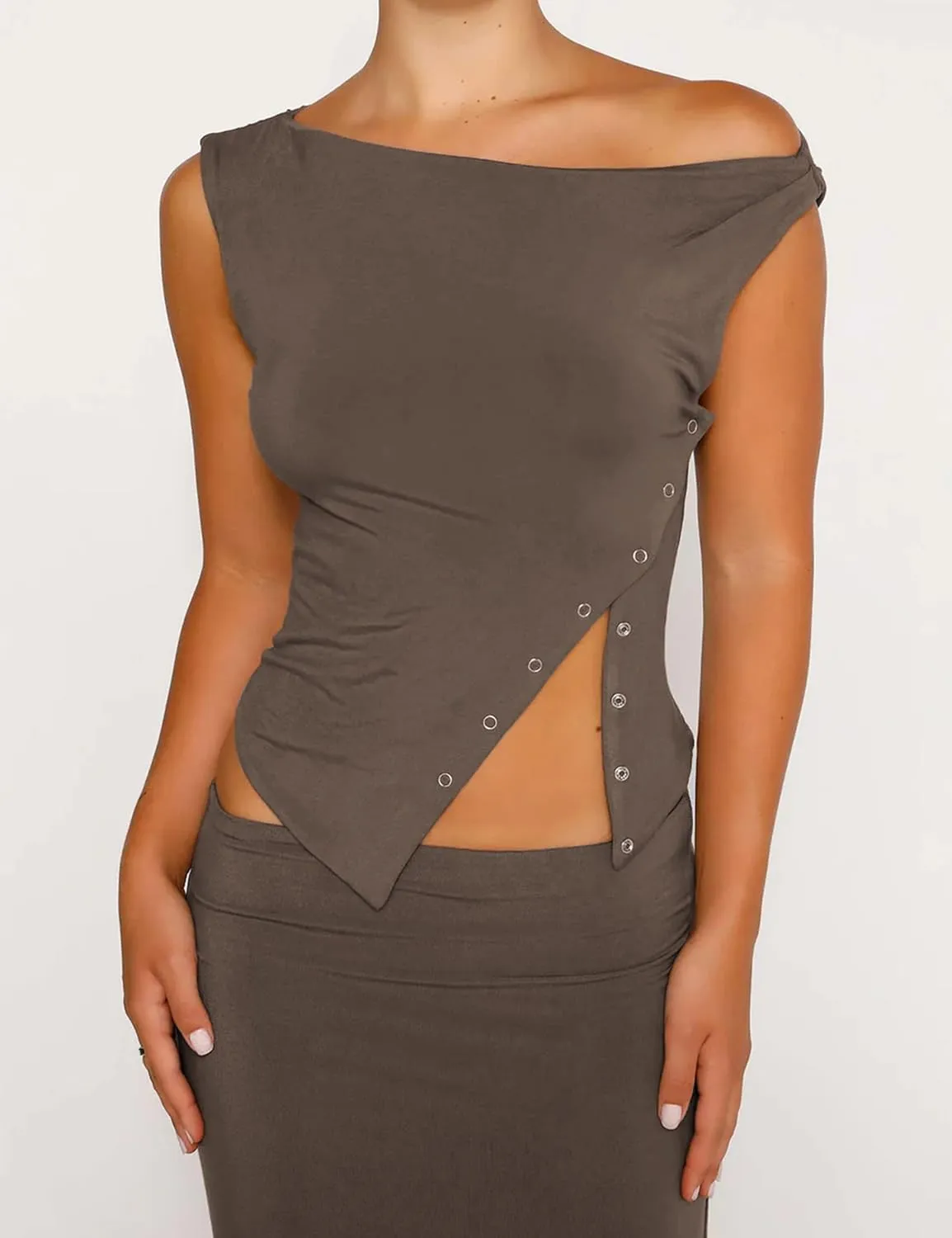 SAFRISIOR Women One Shoulder Button Sexy Crop Top Solid Sleeveless Off Shoulder Asymmetric Crop Tank Top Vest Tee Shirt