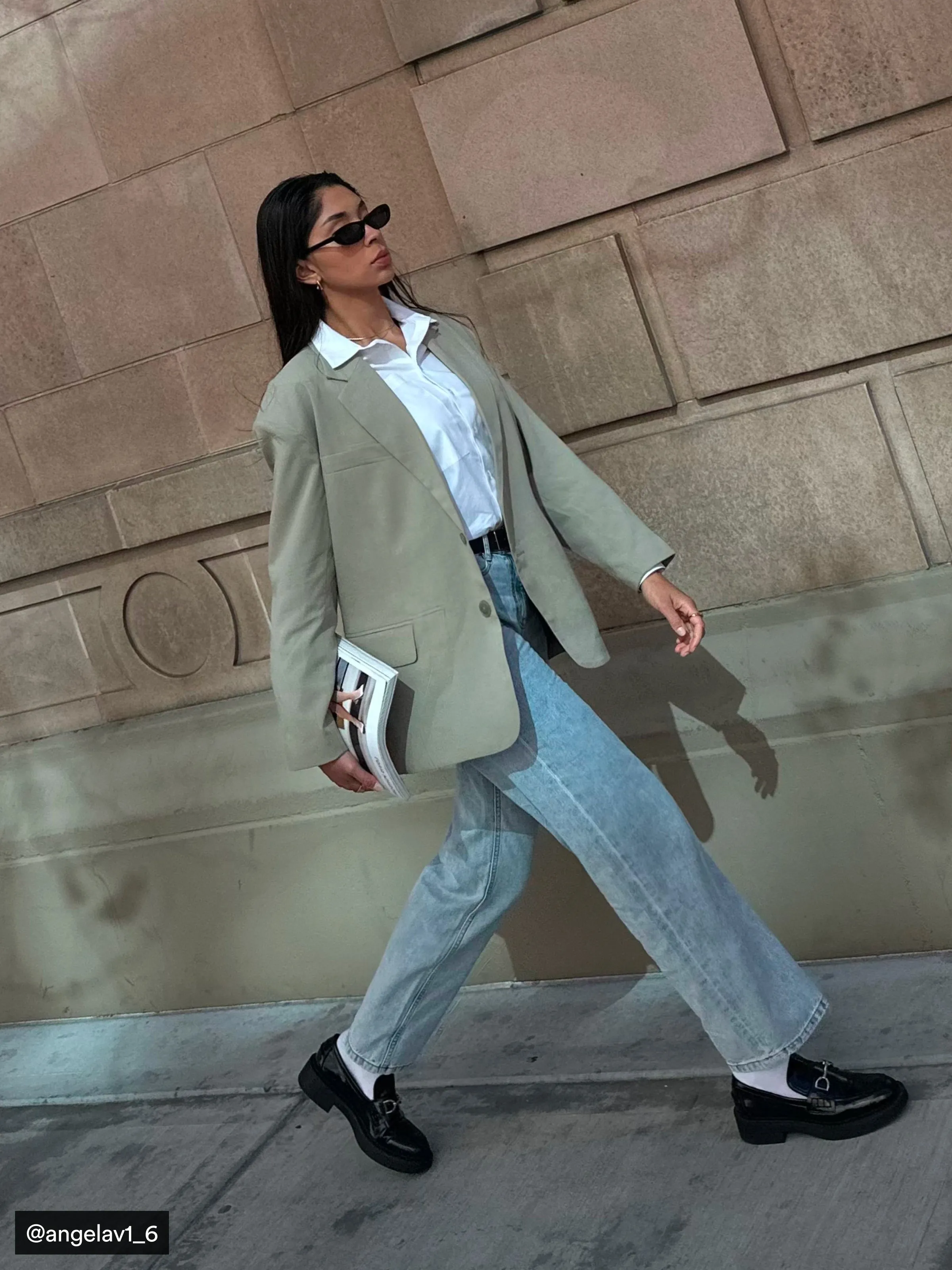 The Boxy Single Breasted Blazer in Light Khaki