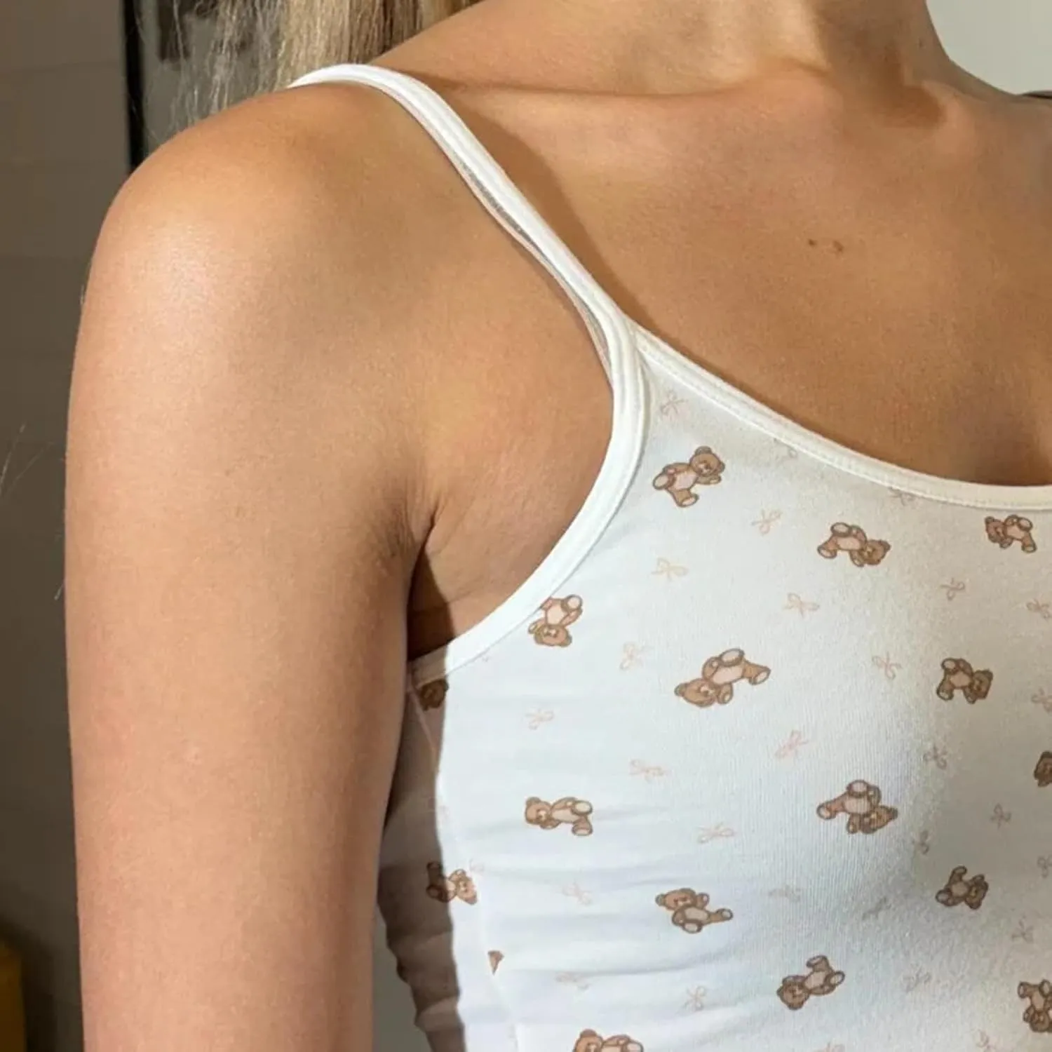UAURORAO Women Sexy Scoop Neck Tank Top Adjustable Spaghetti Strap Camisole Shirts Slim Fitted Crop Top Basic Undershirt
